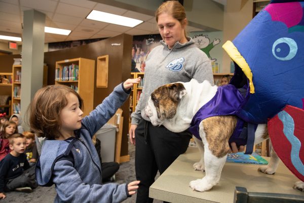 Drake University’s Bulldog Griff Visits Greenwood